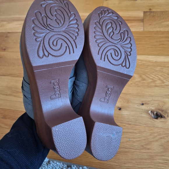 BOC BORN CONCEPT Clogs Womens Sz 8M Gray Faux Suede Block Heel Shoes Western - Picture 7 of 10